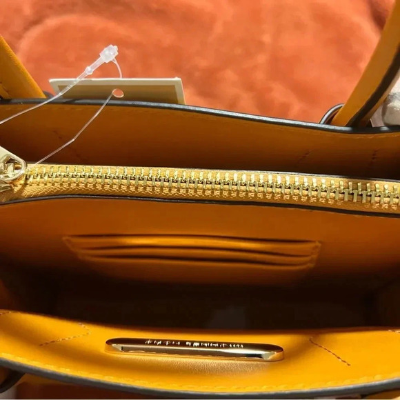 MICHAEL KORS MERCER Medium Messenger Crossbody Bag Honeycomb Leather NWT… - Picture 11 of 16